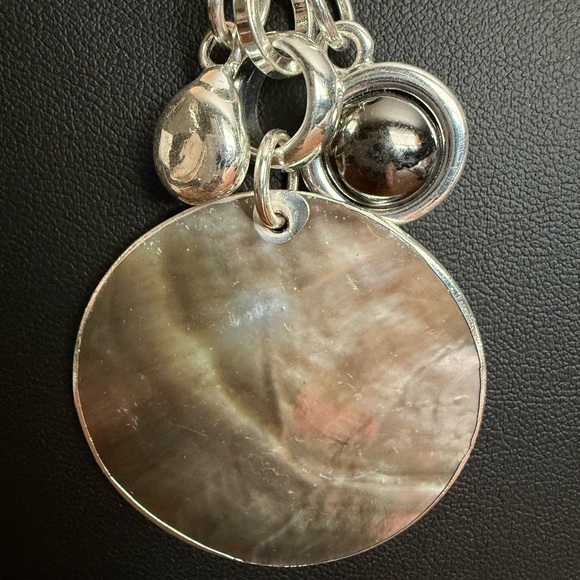 Elegant Silver Pendant Necklace - Picture 5 of 9